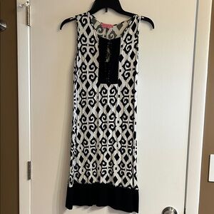 Chic Black and White Geometric Midi Dress